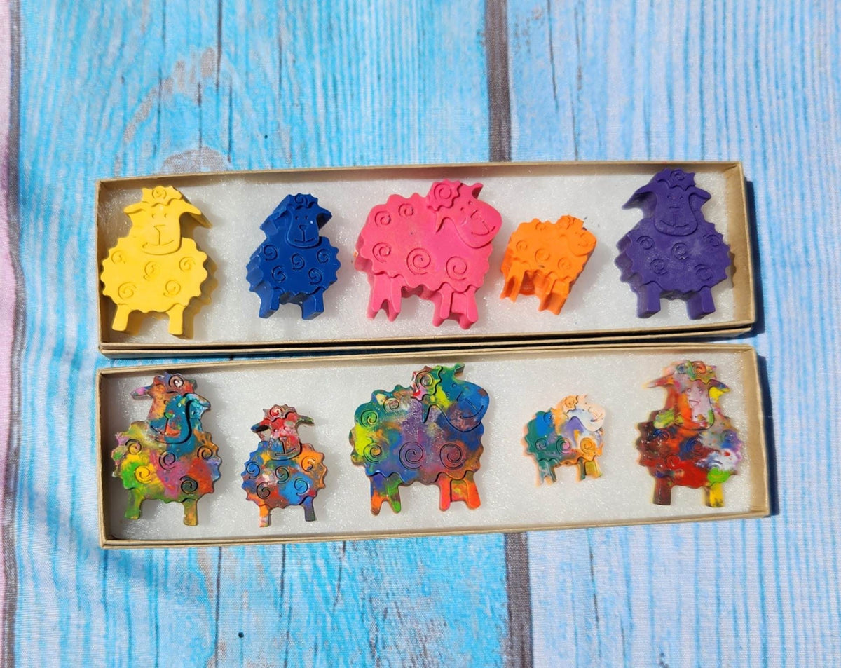 Sheep Themed Coloring Party Favors , Personalized Crayons, lamb Crayons l Farm Theme Birthday Favors l Farm Animal Crayons