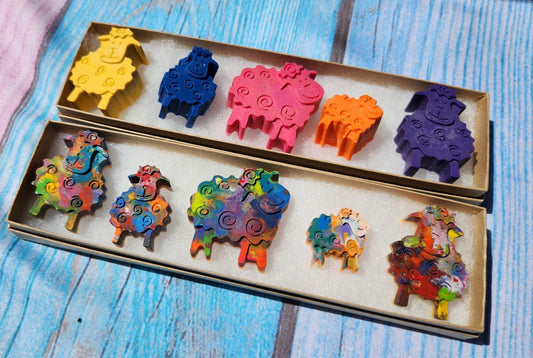 Sheep Themed Coloring Party Favors , Personalized Crayons, lamb Crayons l Farm Theme Birthday Favors l Farm Animal Crayons