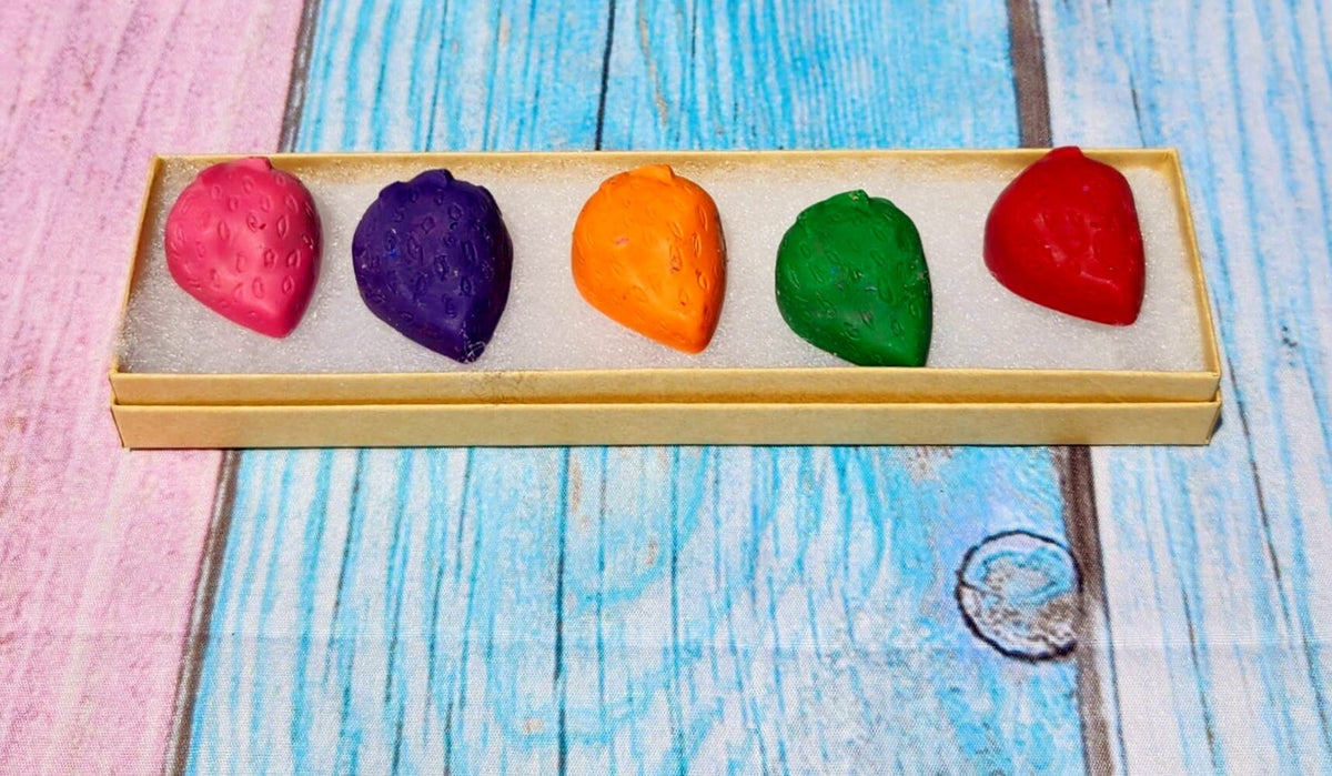 Personalized Crayon Names, Party Favors, Strawberry Crayons