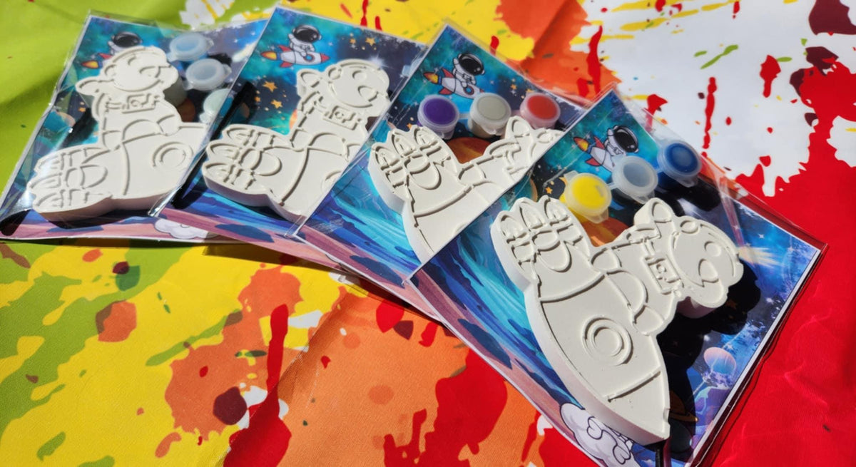 Space Plaster Paint Kit: Astronaut & Rocket DIY Activity