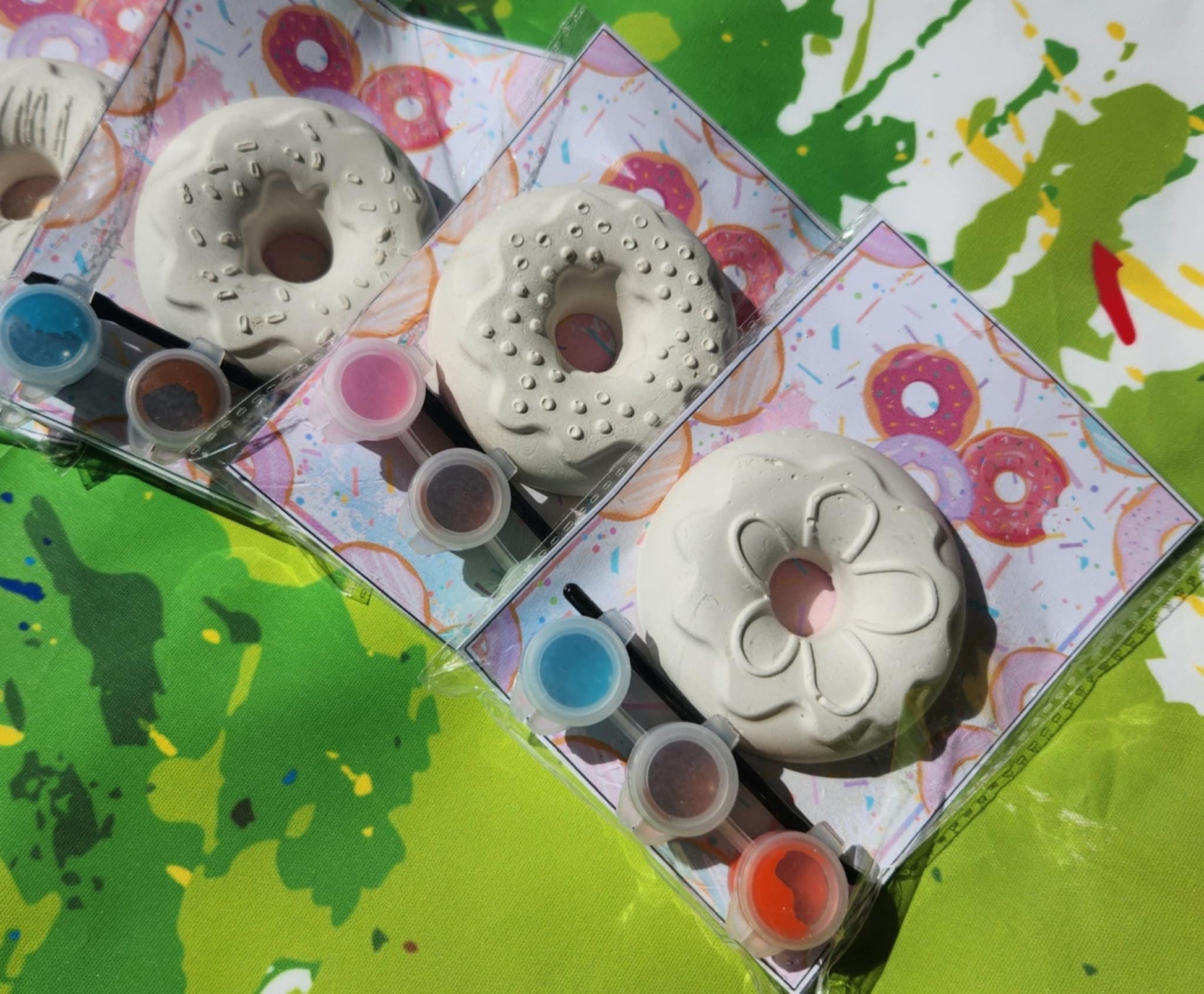 Doughnut Paint Your Own Kits – Kids Birthday Party Favors, DIY Plaster Painting Activity, Sweet Treat Art Gift