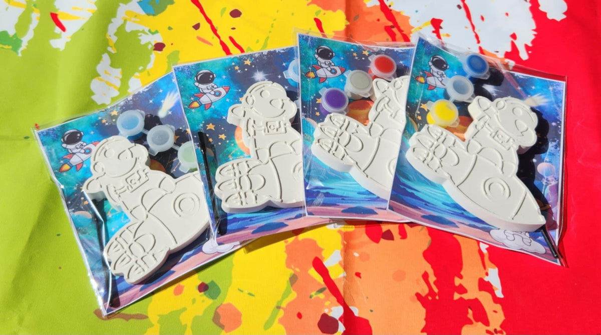Space Plaster Paint Kit: Astronaut & Rocket DIY Activity