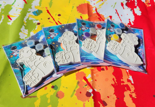 Space Plaster Paint Kit: Astronaut & Rocket DIY Activity