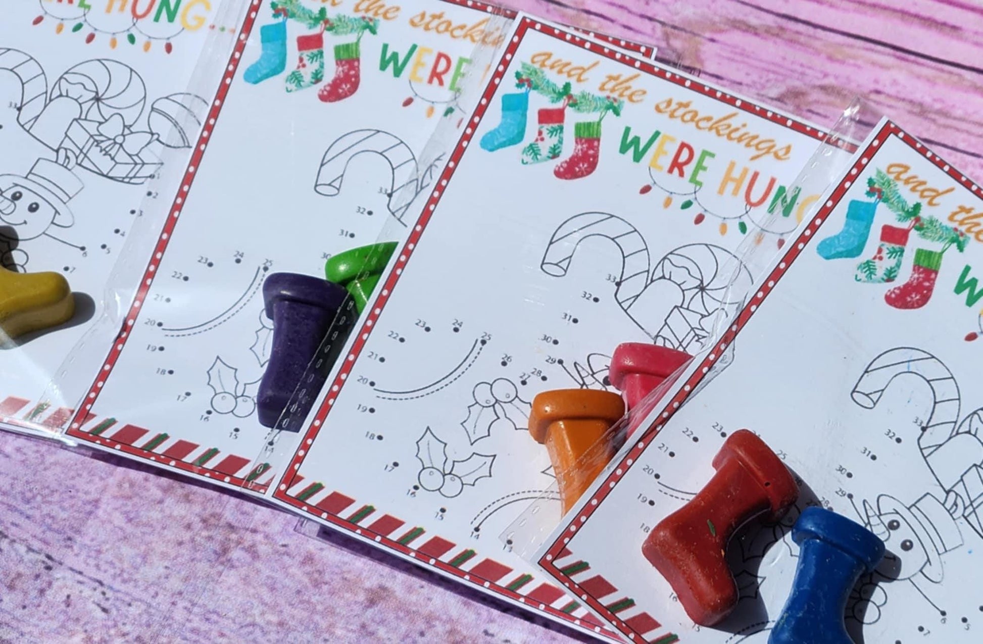 Christmas Stocking Crayon Coloring Kit – Stocking Stuffers – Holiday Party Favors – Kids Christmas Activity – Non-Toxic Crayons – Class Gift