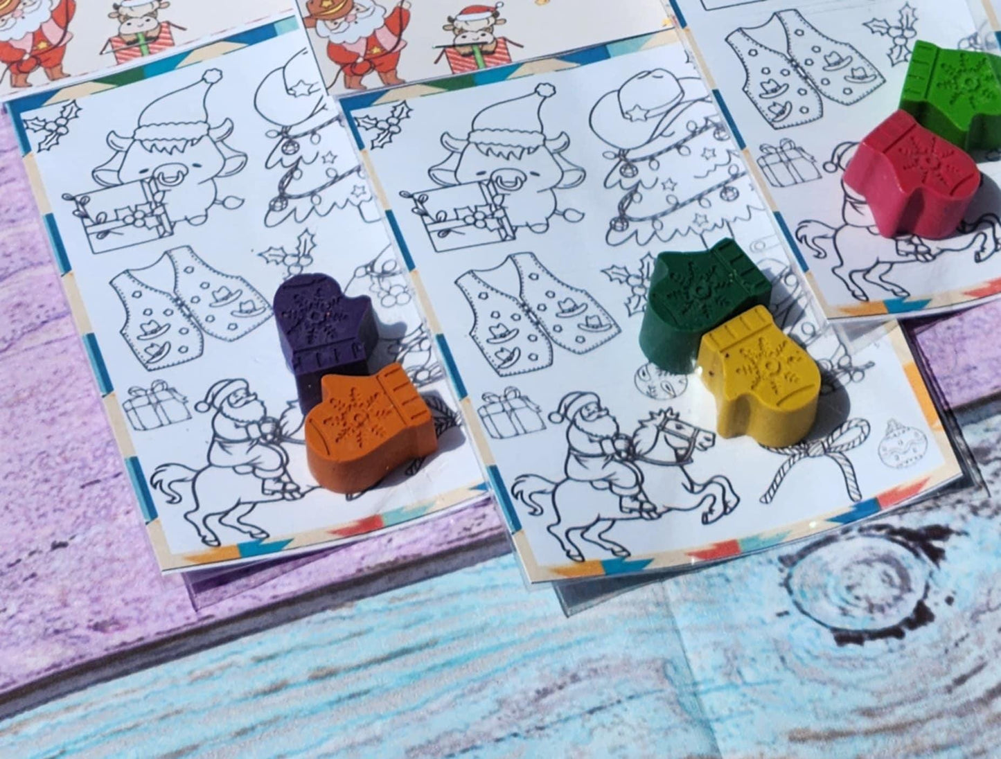 Farm - Country Christmas with Mitten Crayons – Holiday Coloring Kit | Christmas Party Favors | Stocking Stuffers | Holiday Activity Kits