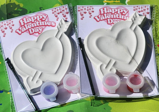 Heart with Arrow Plaster Paint Kit: Valentine's Day DIY Craft