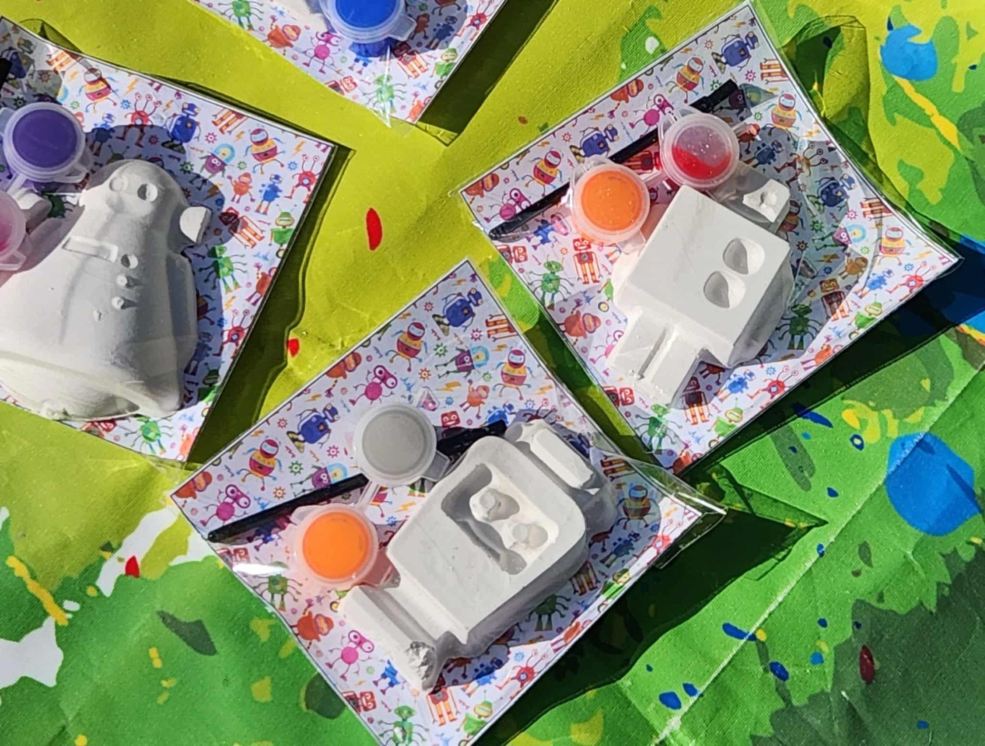 Robot Plaster Paint Kits - DIY Craft Activity for Kids - Robot Party Favors - Art Project - Science Theme Birthday - Creative Paint Kit