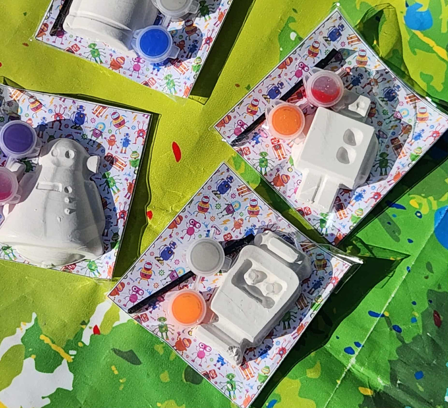 Robot Plaster Paint Kits - DIY Craft Activity for Kids - Robot Party Favors - Art Project - Science Theme Birthday - Creative Paint Kit